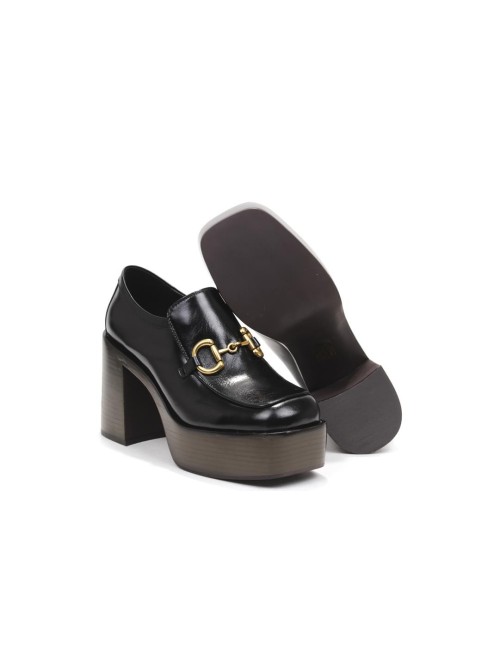 HEEL SHOE CURATOR