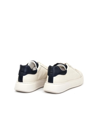 SNEAKER LARRY