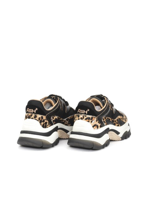 SNEAKER ADDICT