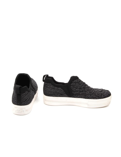 SNEAKER JANE